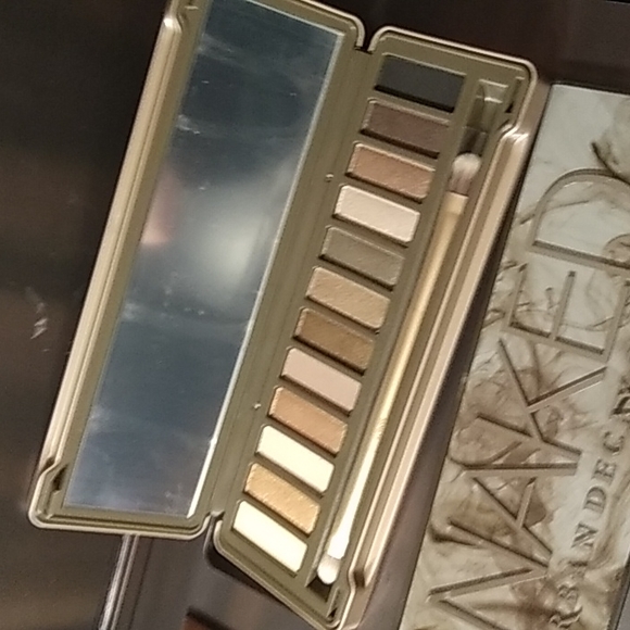URBAN DECAY NAKED MAKEUP VAULT VOLUME THREE - Picture 3 of 15